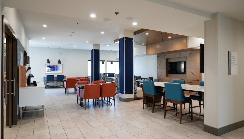 Holiday Inn Express & Suites Dallas Southwest Cedar Hill by IHG - photo 40