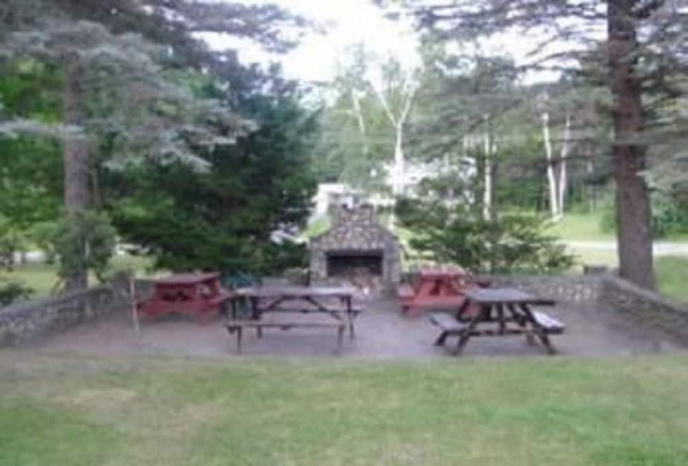 Patio Motor Court - carbon neutral hotel in Carroll