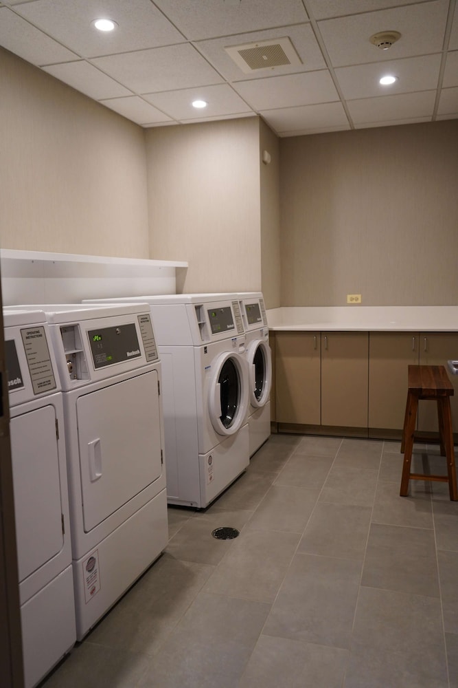 Hampton Inn & Suites Chicago Aurora - photo 35