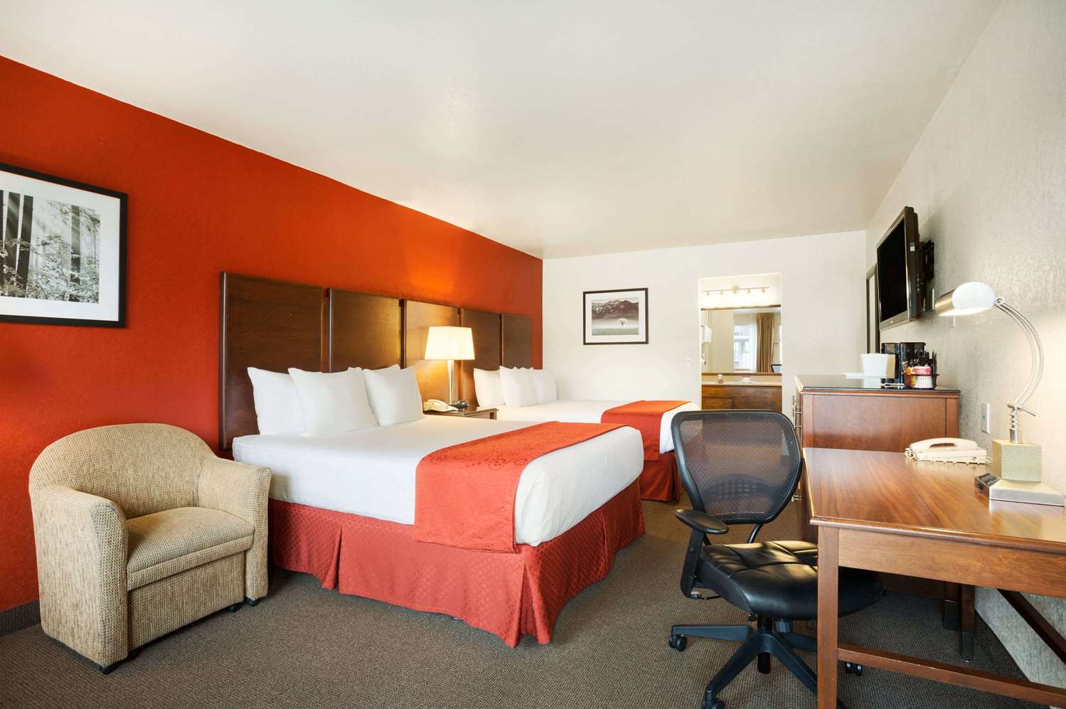 Ramada Hotel and Conference Center by Wyndham San Diego North - photo 2