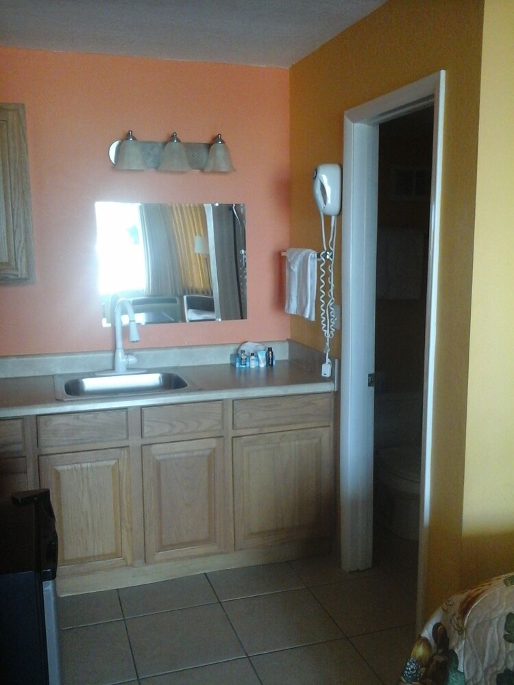 Tropical Inn Resort - photo 13
