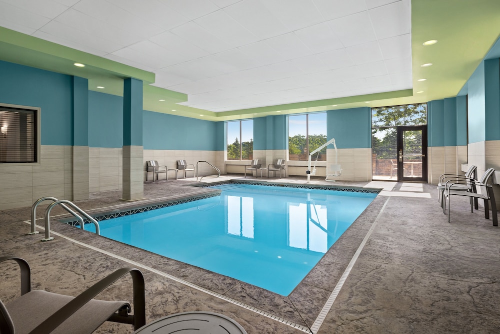 Holiday Inn Express & Suites Akron Regional Airport Area - photo 33