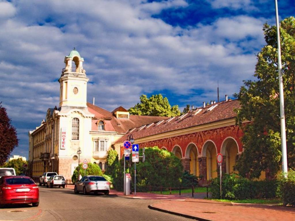 Tisza Szálló és Gyógyfürdő — hotel in Szolnok