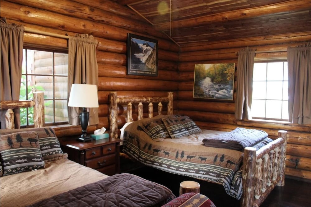 Gwin's Lodge & Roadhouse Est. 1952 - photo 8
