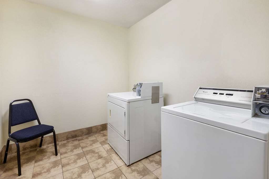 La Quinta Inn & Suites by Wyndham Tulare - photo 33