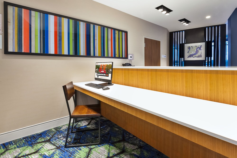 Holiday Inn Express & Suites Cedar Springs Grand Rapids N by IHG - photo 17