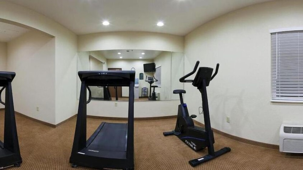 Holiday Inn Express Hotel & Suites by IHG - photo 13
