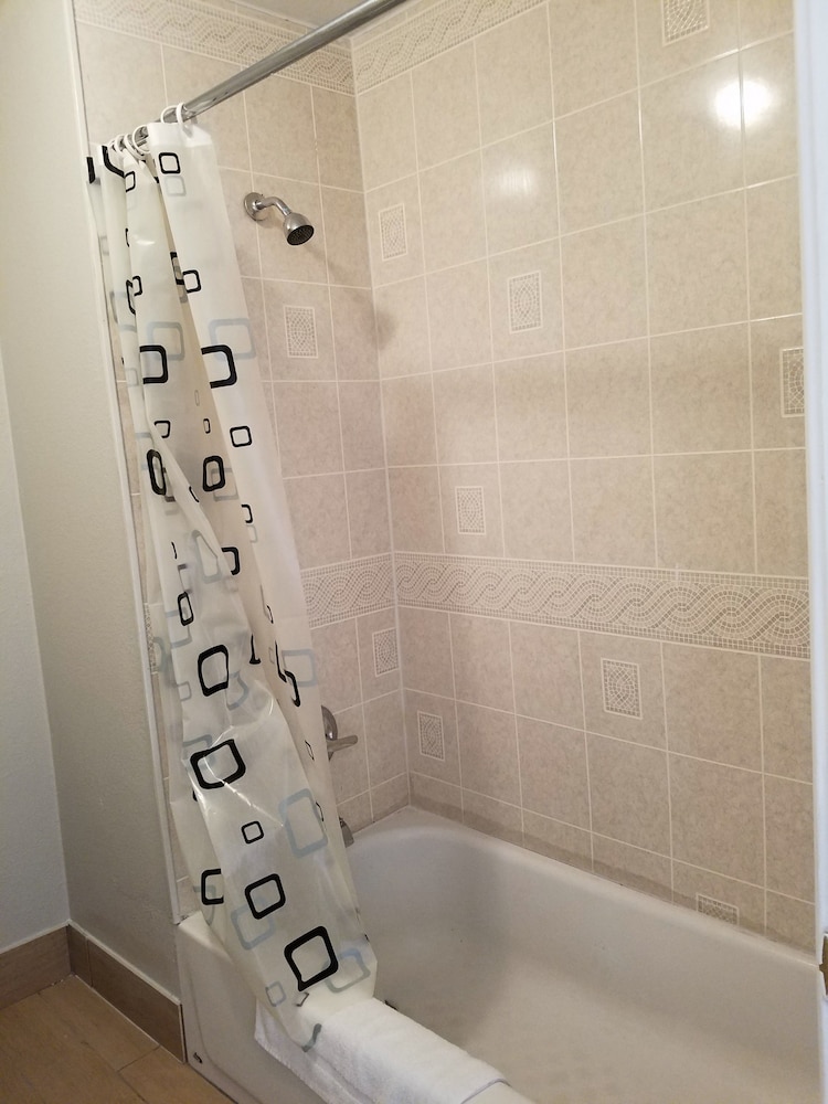 Harmony Inn and Suites - photo 24