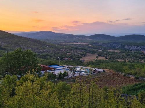 Family friendly house with a swimming pool Donji Dolac Zagora 21274 — 4-Star Luxury Hotel in Dugopolje, Croatia