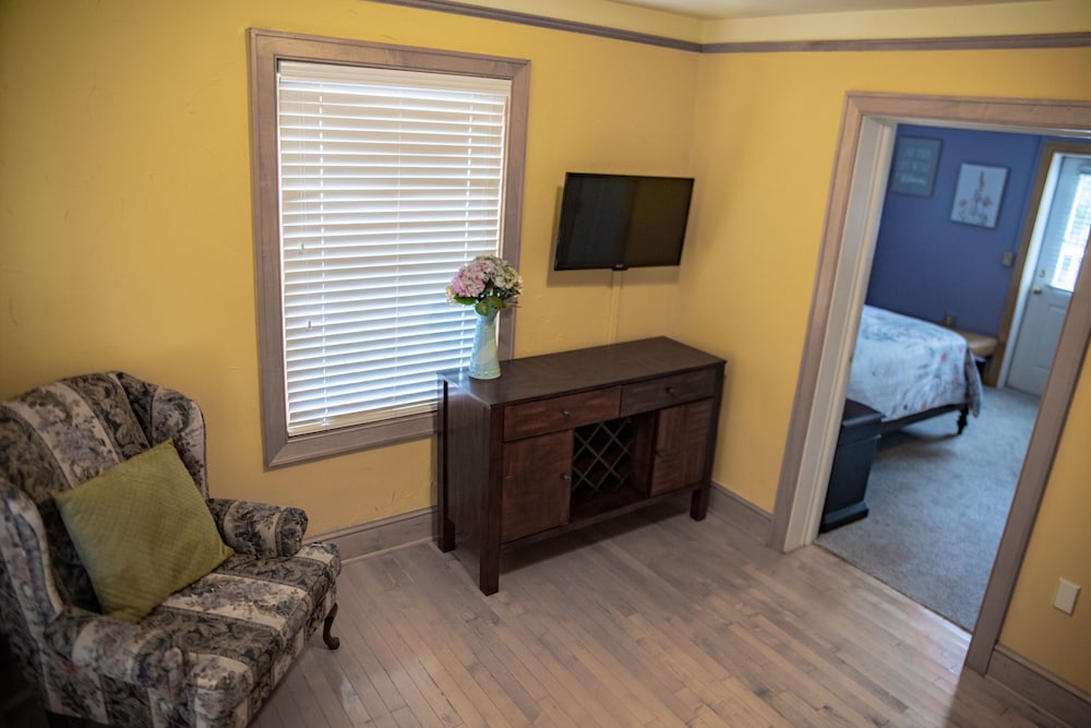 Elk River Hotel & Cafe - photo 32
