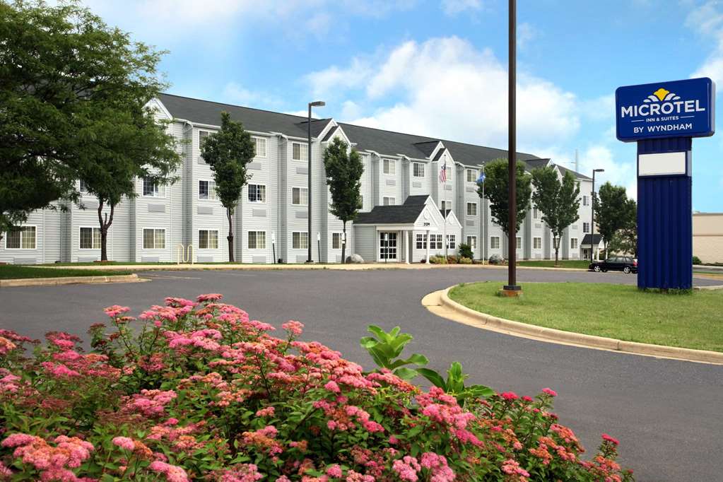 Microtel Inn & Suites by Wyndham Madison East - photo 3