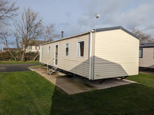 A&J Caravan 14 - carbon neutral hotel in Unknown City