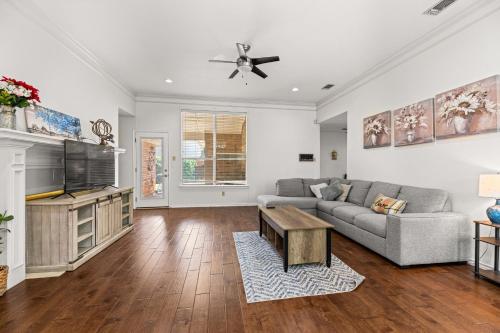 Spacious Single Story Plano Home — 4-Star Luxury Hotel in Plano, United States
