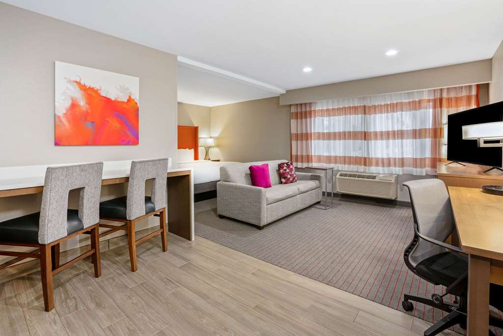 La Quinta Inn & Suites by Wyndham Seattle Federal Way - photo 12