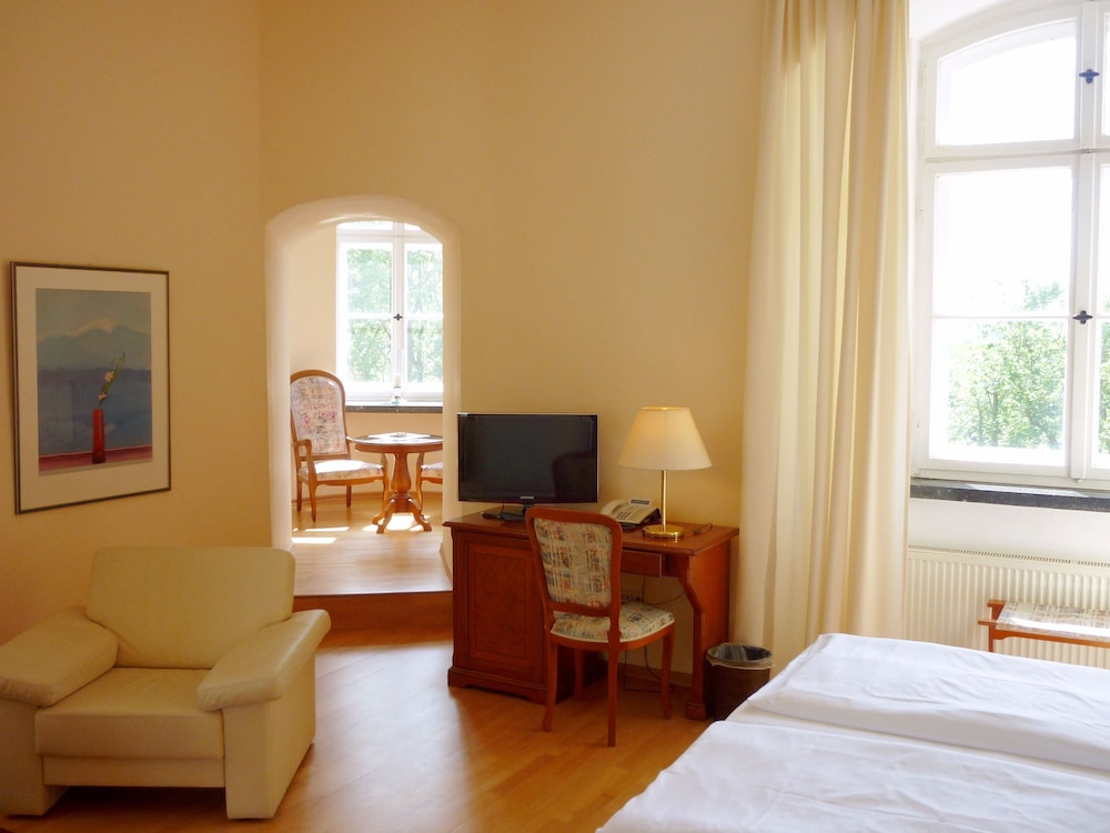 Schloss Spyker — Bergen Auf Ruegen — photo 4