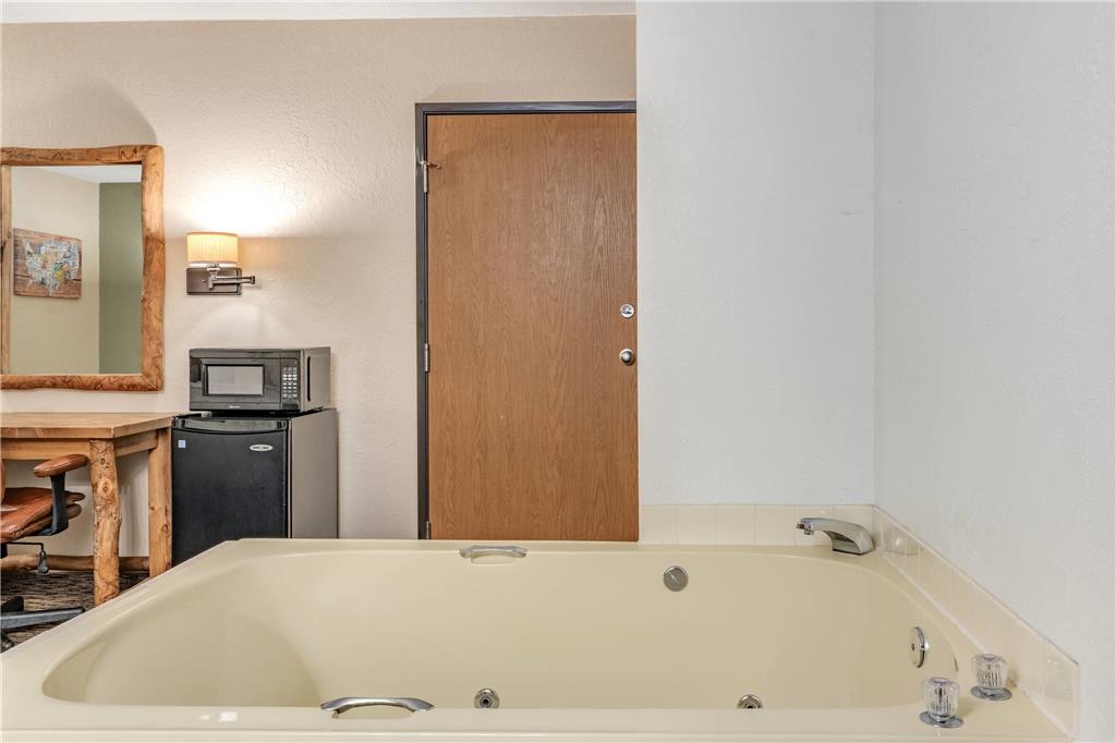Econo Lodge Custer Crazy Horse Area - photo 40