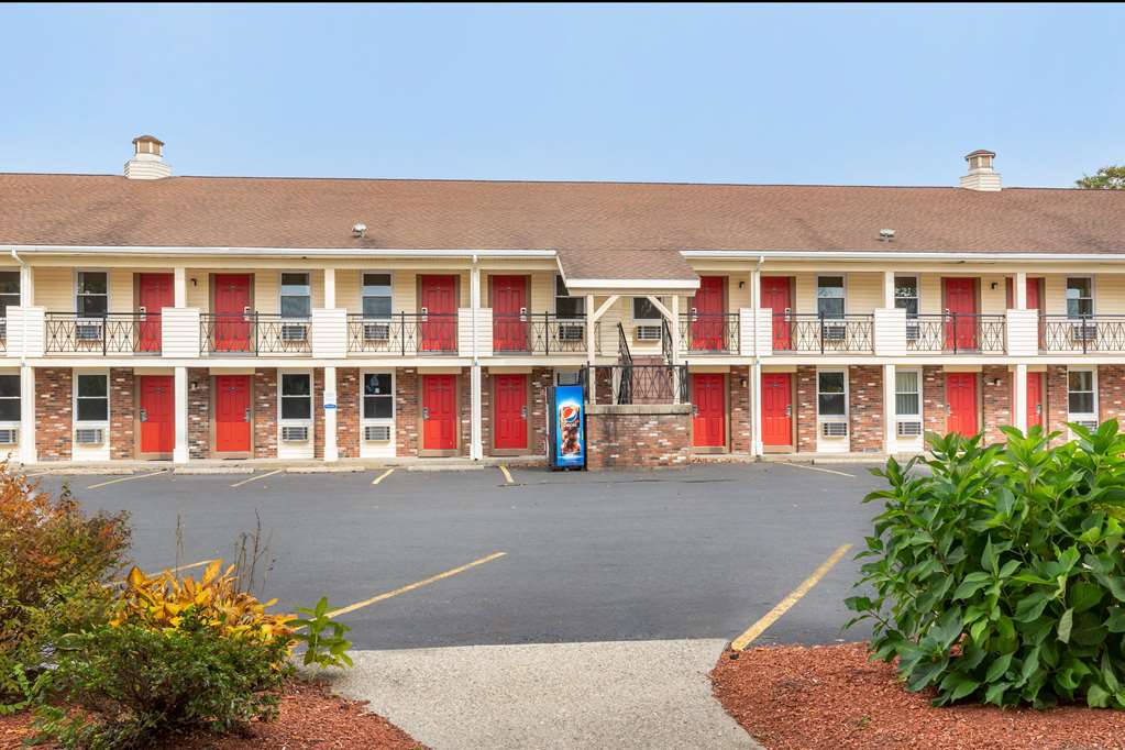 Econo Lodge Sturbridge Route 20 - photo 8