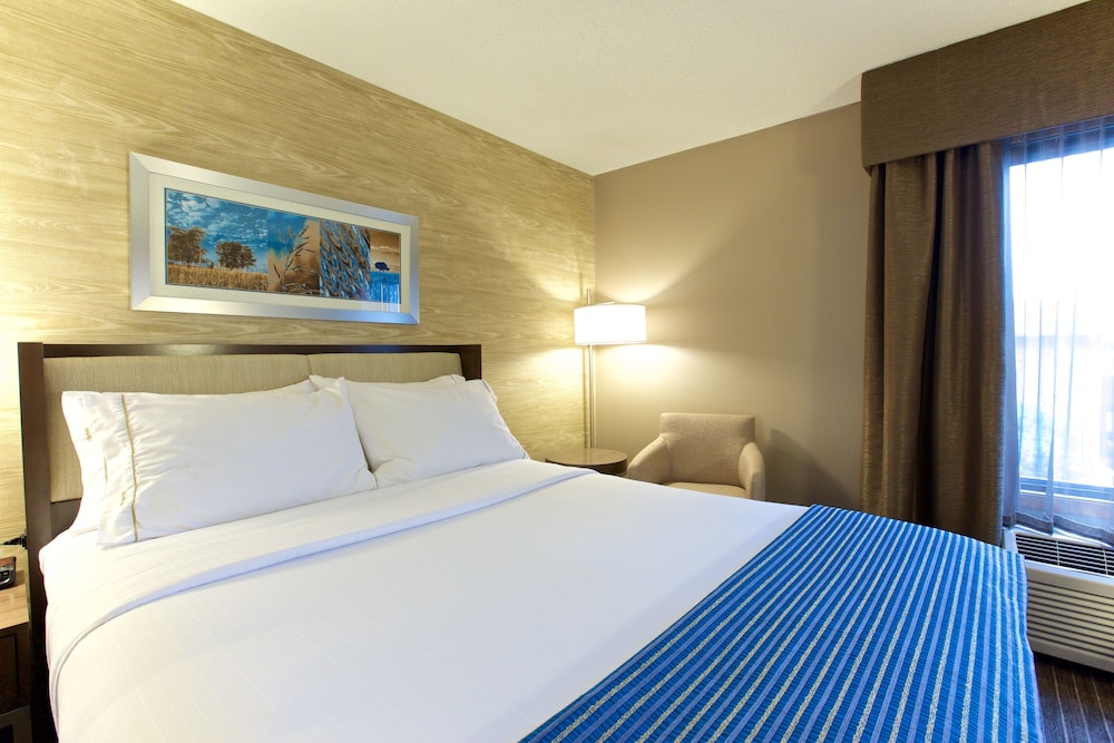 Holiday Inn Express Fargo West Acres by IHG - photo 19