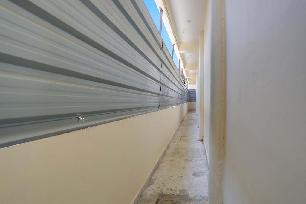 Hotel O M.V Palace in Dinapore, India