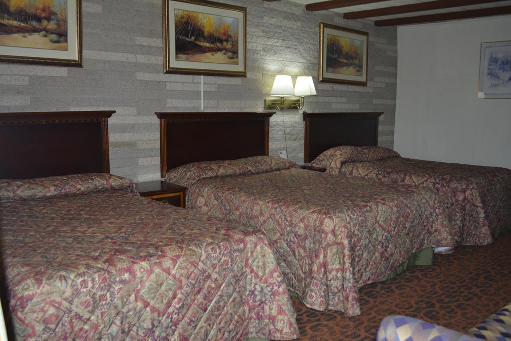 Red Carpet Inn and Suites New Cumberland - photo 12