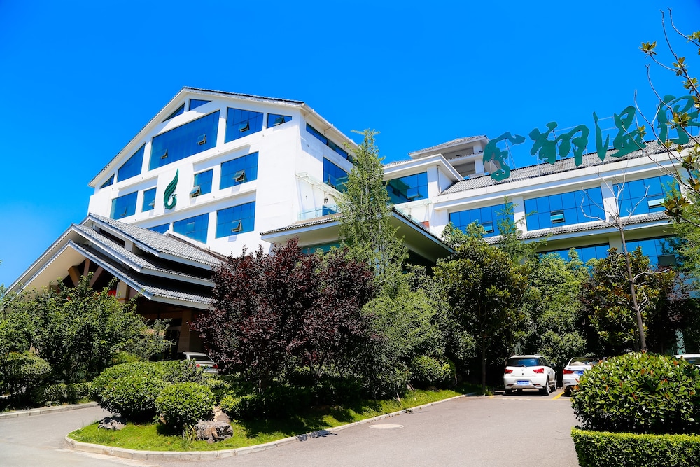 Fengxiang Hot Spring - carbon neutral hotel in Luoyang