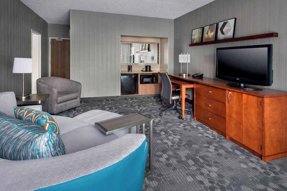 Courtyard by Marriott Newark Liberty International Airport - photo 9
