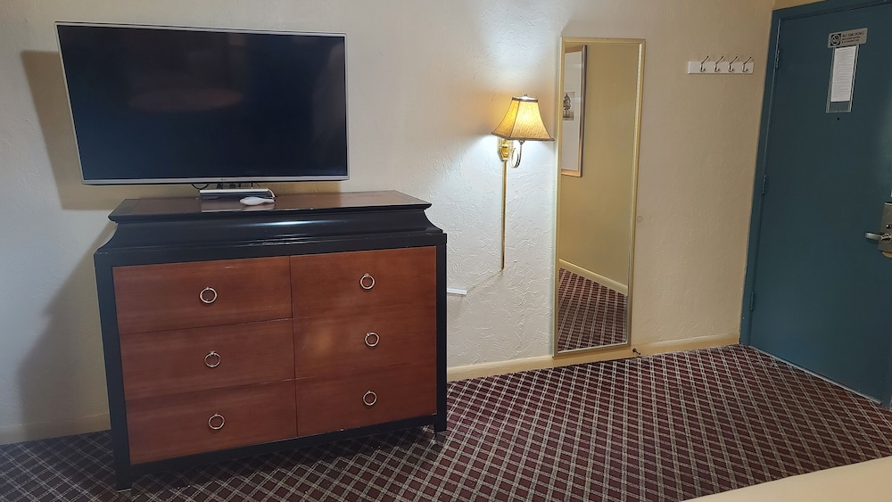 Presque Isle Motel - photo 8