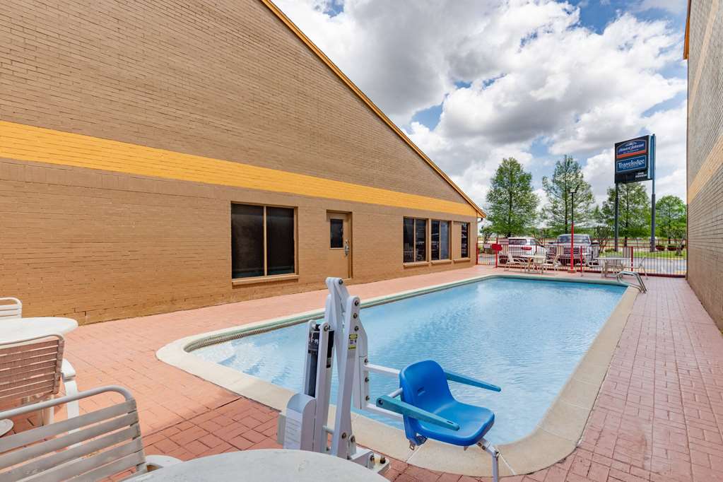 Howard Johnson by Wyndham Houston Hobby Airport - photo 9