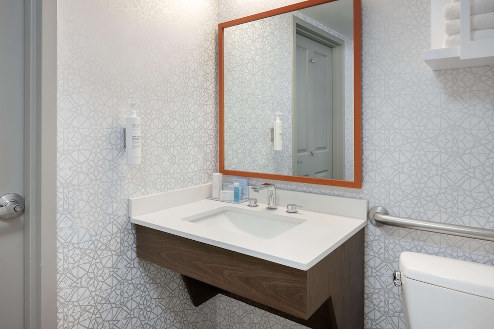 Hampton Inn & Suites Myrtle Beach Oceanfront - photo 44