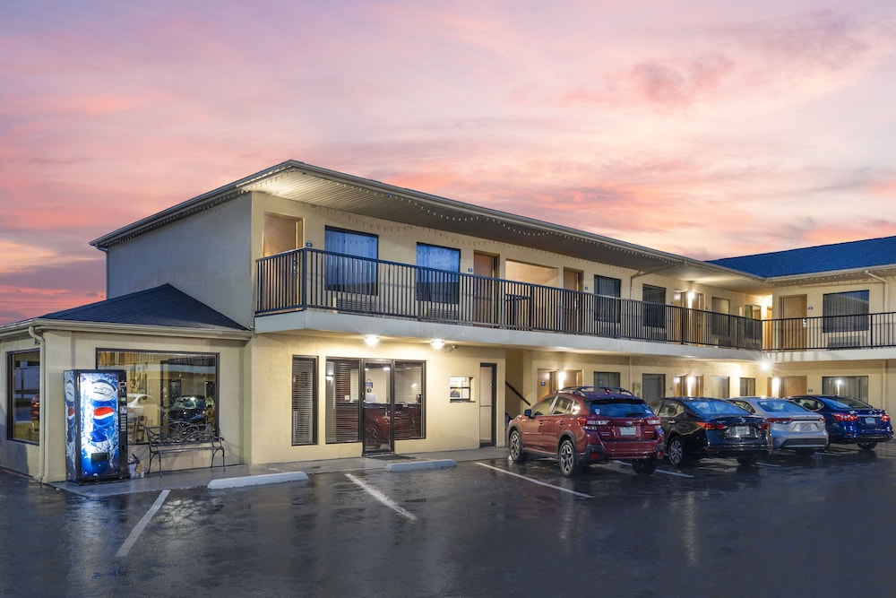 Days Inn by Wyndham St. Robert Waynesville Ft. Leonard Wood - photo 25