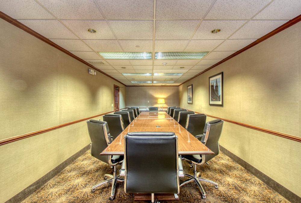 Comfort Suites Milwaukee Airport - photo 64