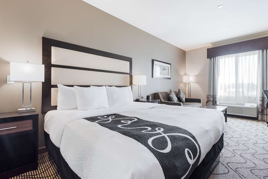La Quinta Inn & Suites by Wyndham Auburn - photo 17