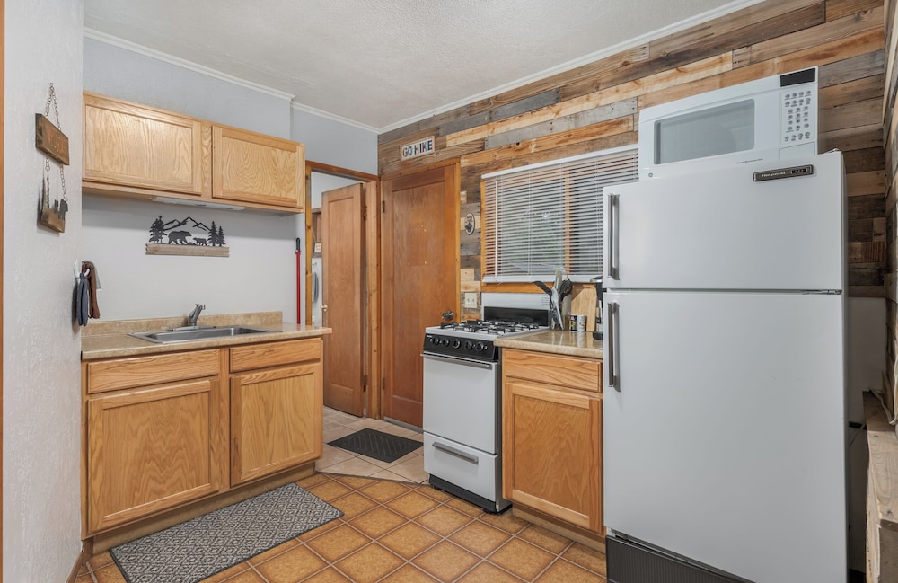 Bear Paw Lodge & Vacation Homes - photo 24
