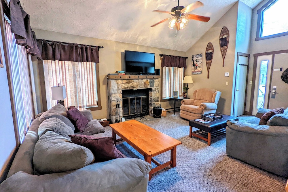 Frost Hollow by Avantstay Deck w Grill Game Room Loft — hotel in White Haven