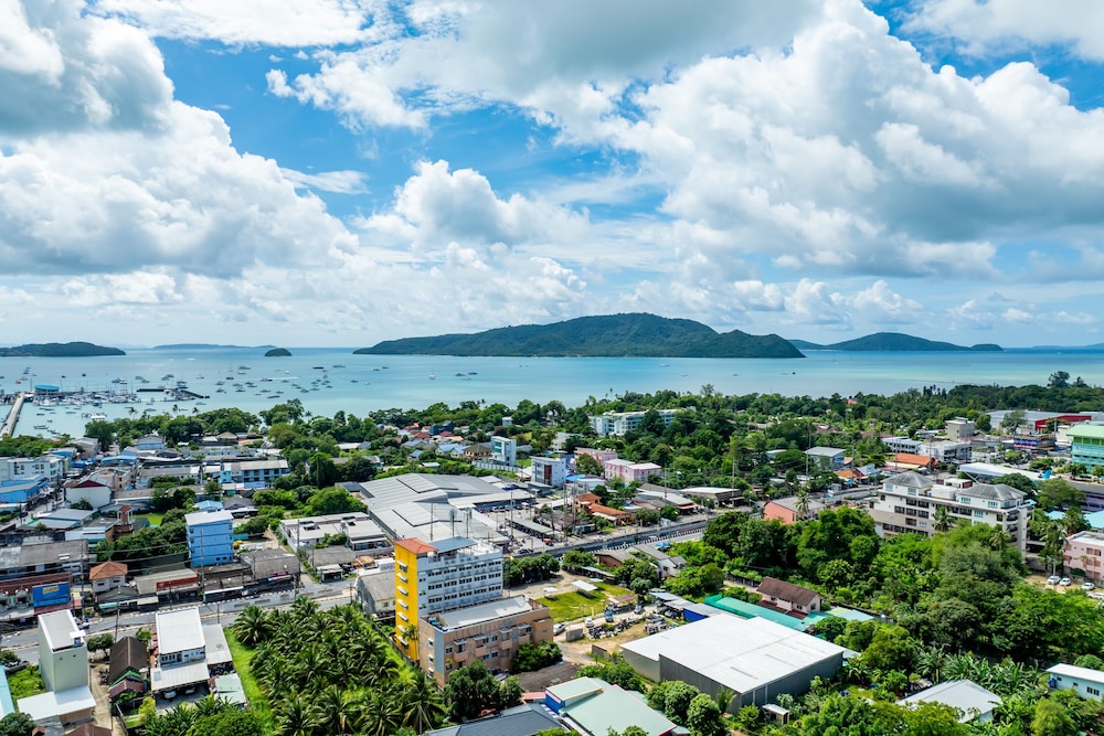 Phuket Five Fortune Holiday Hotel — 4-Star Luxury Hotel in Phuket, Thailand