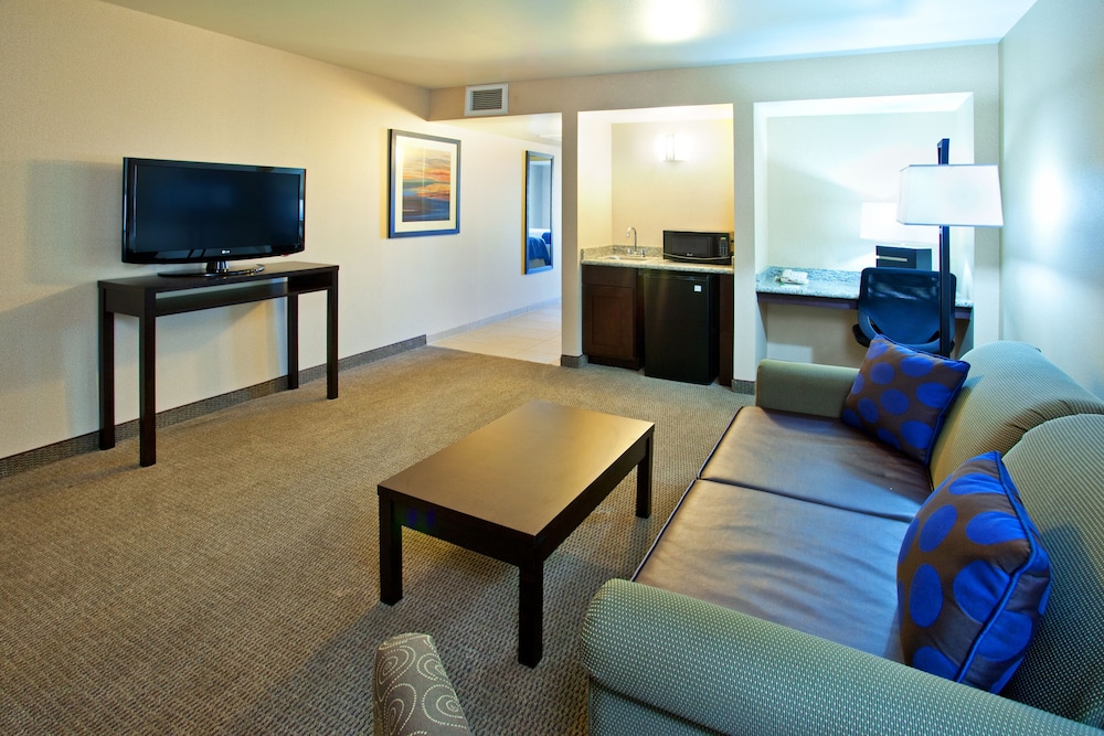 Holiday Inn Hotel & Suites Phoenix Airport By Ihg - photo 13