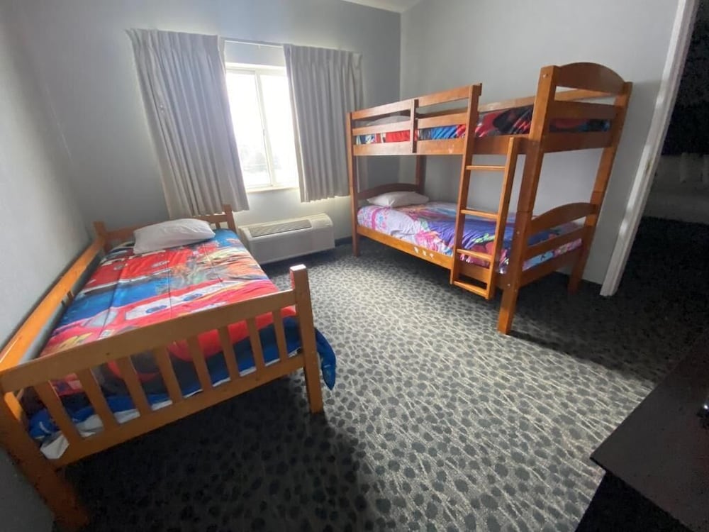 Lakeside Resort and Conference Center - photo 26