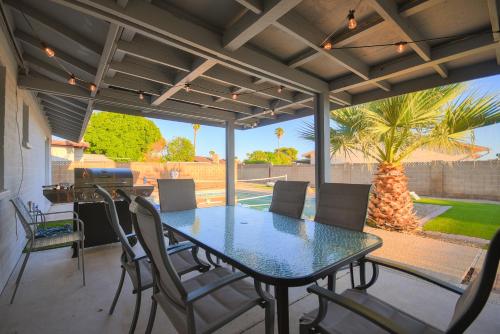 Tempe Getaway Pool Putting Green — Tempe — photo 3