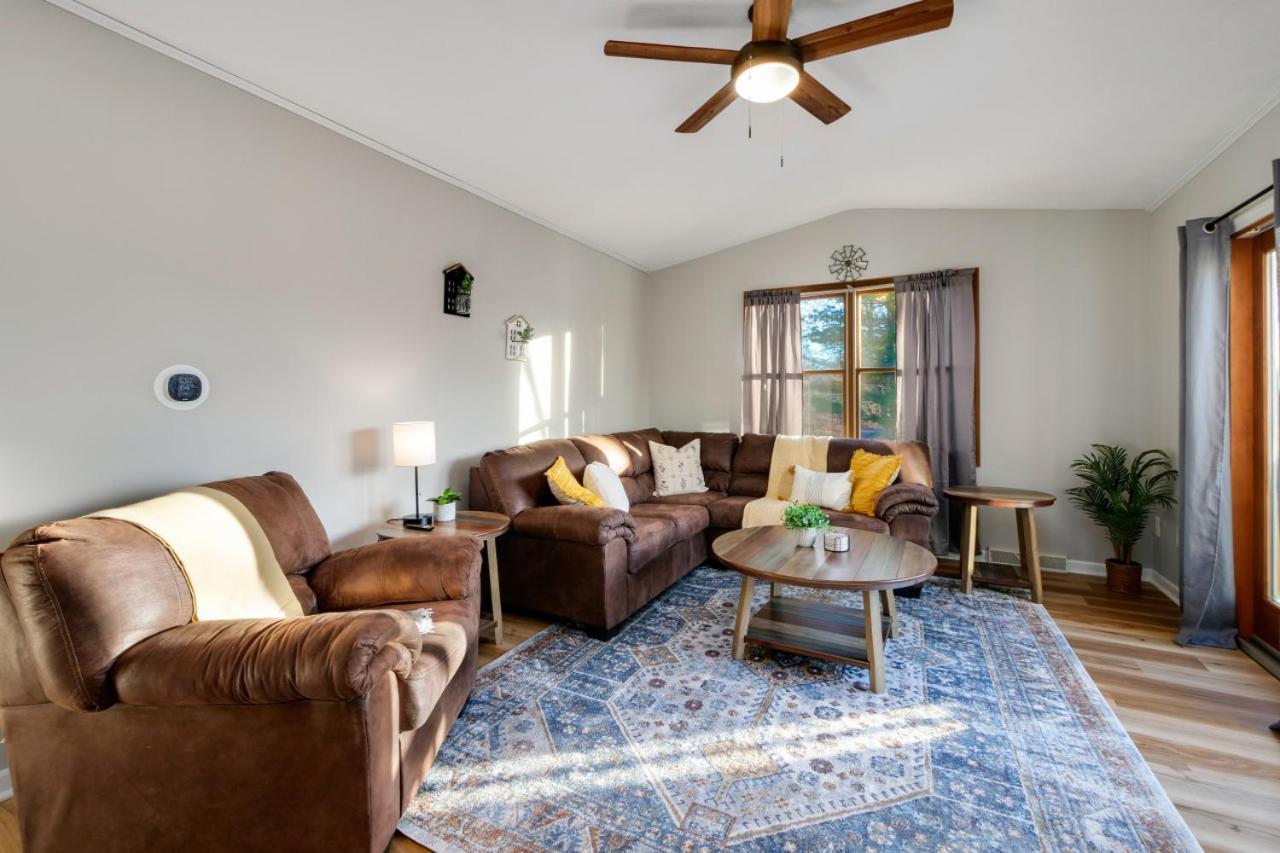Natures Retreat Renovated with Quiet Pond Views pet-friendly hotel Canal Fulton