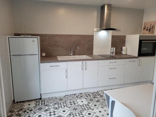 Gîte Confortable près du Mans avec Piscine Parc de Jeux et Vélo FR 1 410 364 pet-friendly hotel Louplande