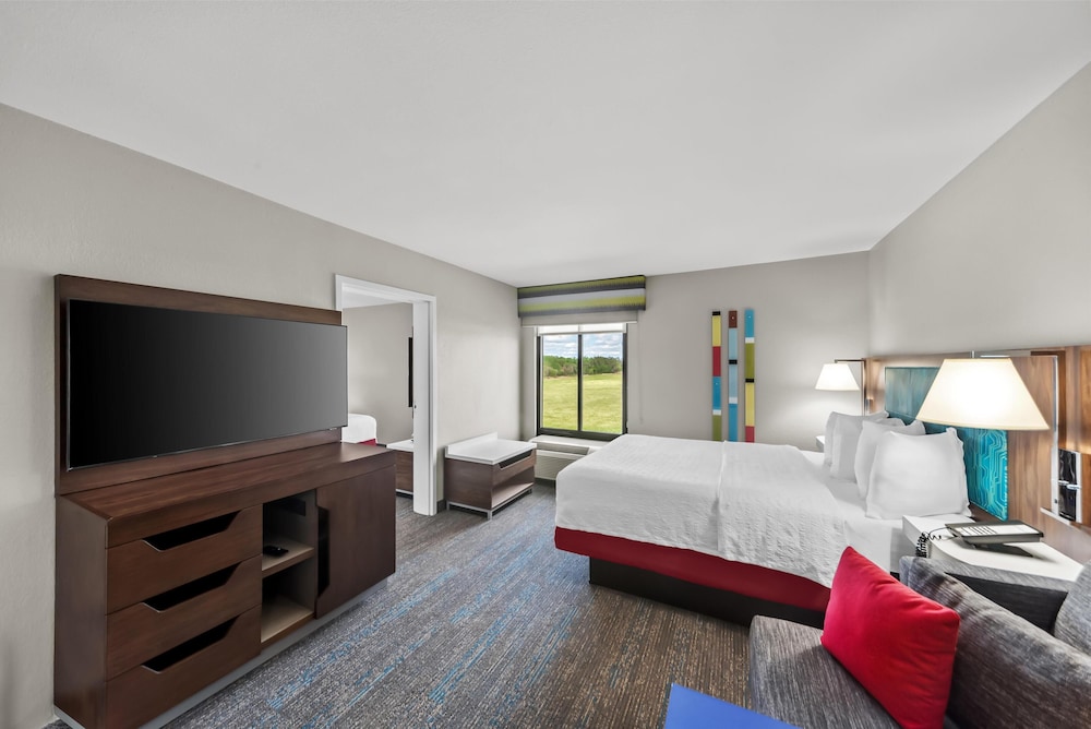Hampton Inn North Platte - photo 9