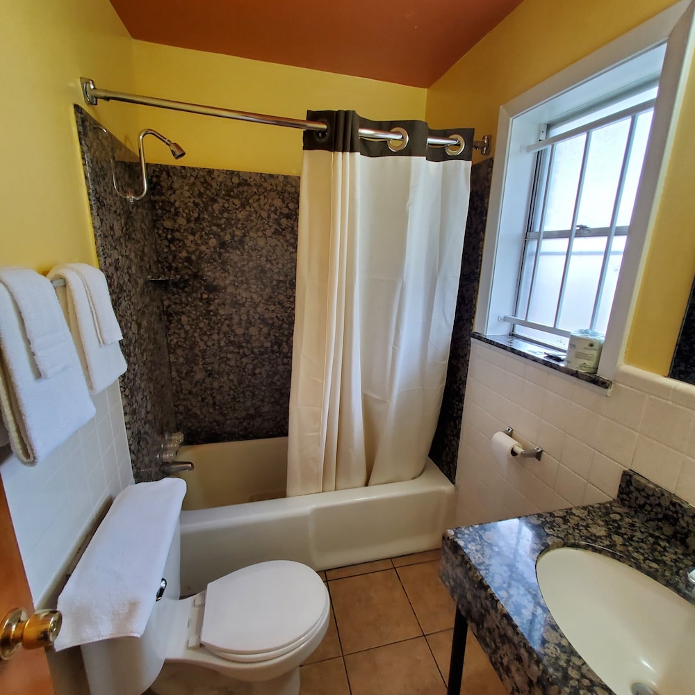 Vanguard Motel - photo 9