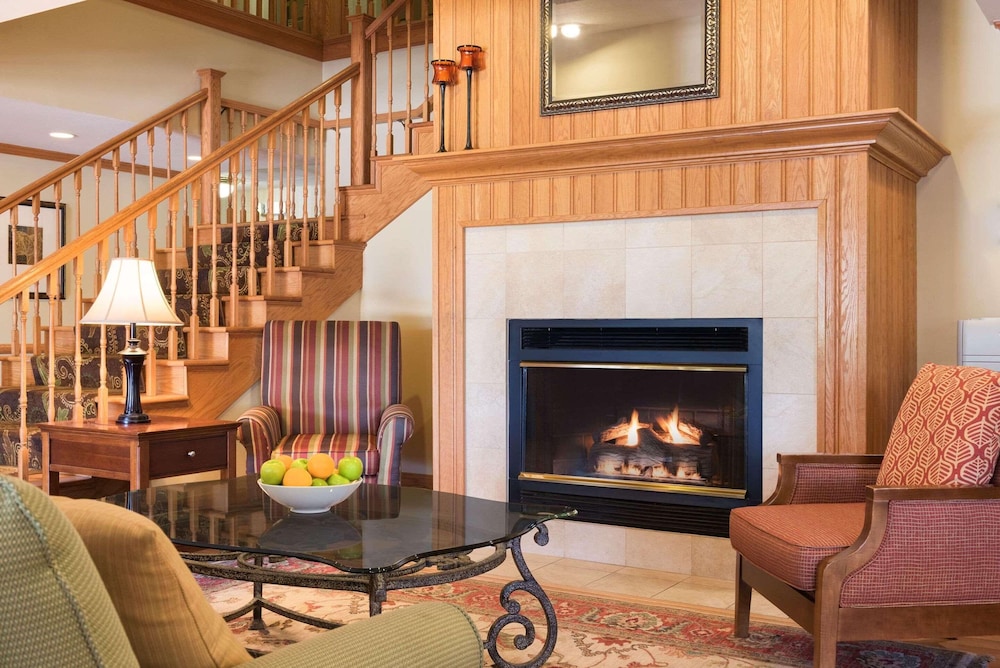 Country Inn & Suites by Radisson Davenport IA - photo 2