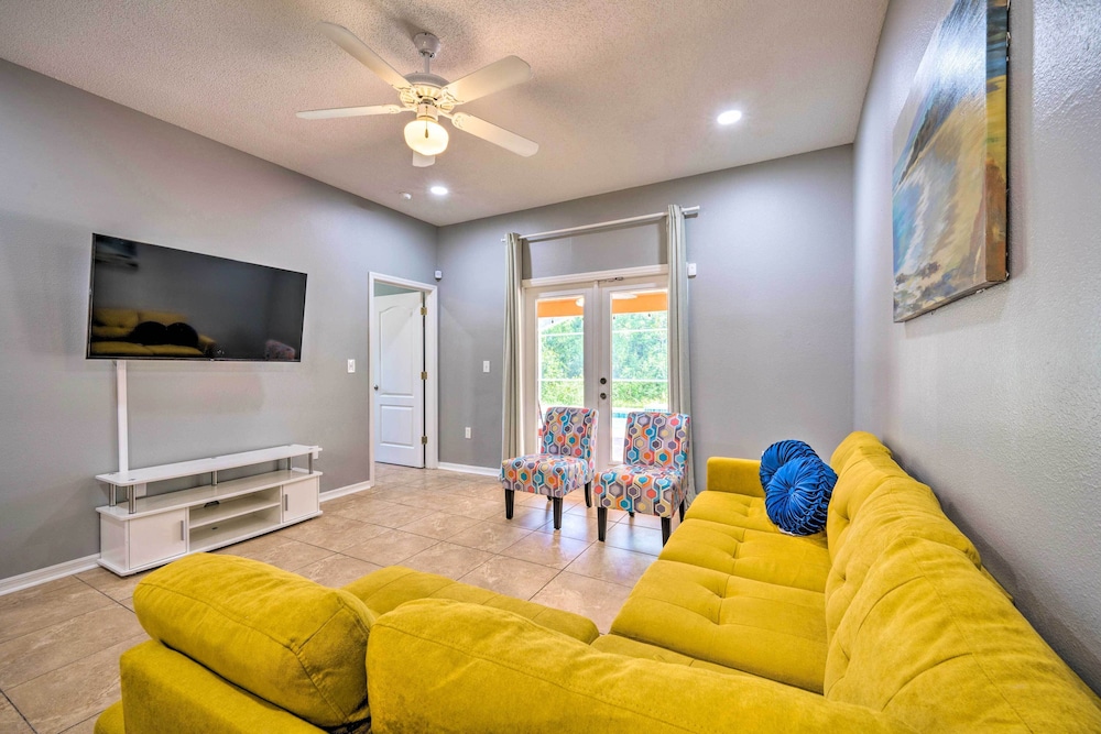 Sunny Clermont Retreat w Lanai: 12 Mi to Disney in Clermont, United States