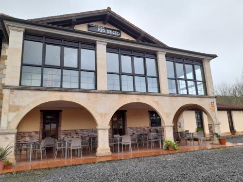 Hosteria Rio Negro — Barcena De Cicero