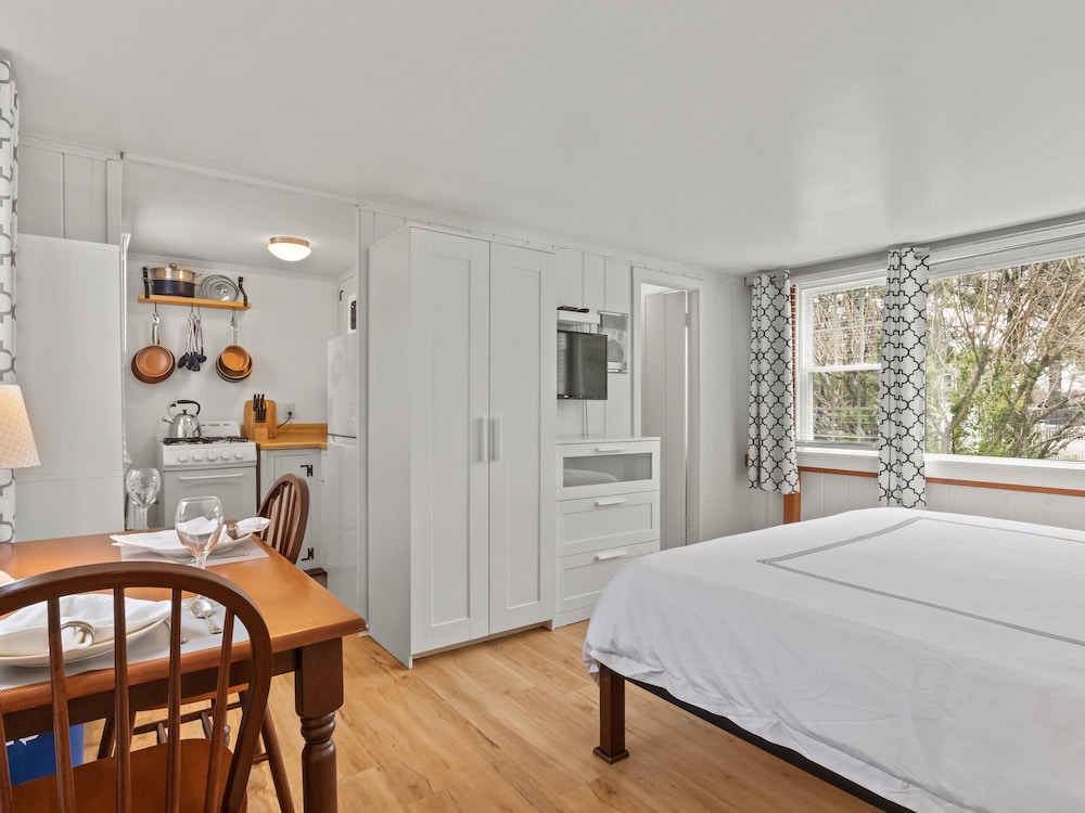 The Seagrove Suites & Guest Rooms - photo 17