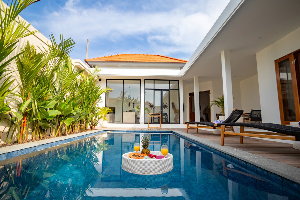 Kubung 1 Villa with HUGE Pool and PS5 — 4-Star Luxury Hotel in Kerobokan, Indonesia