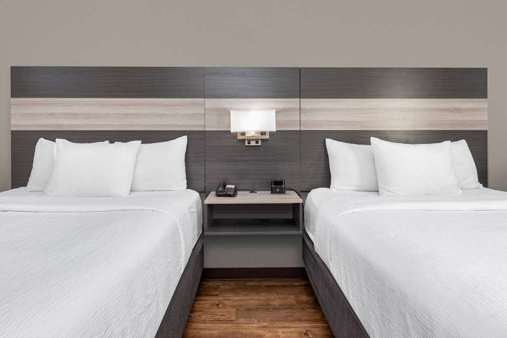La Quinta Inn & Suites by Wyndham Allen at The Village - photo 13