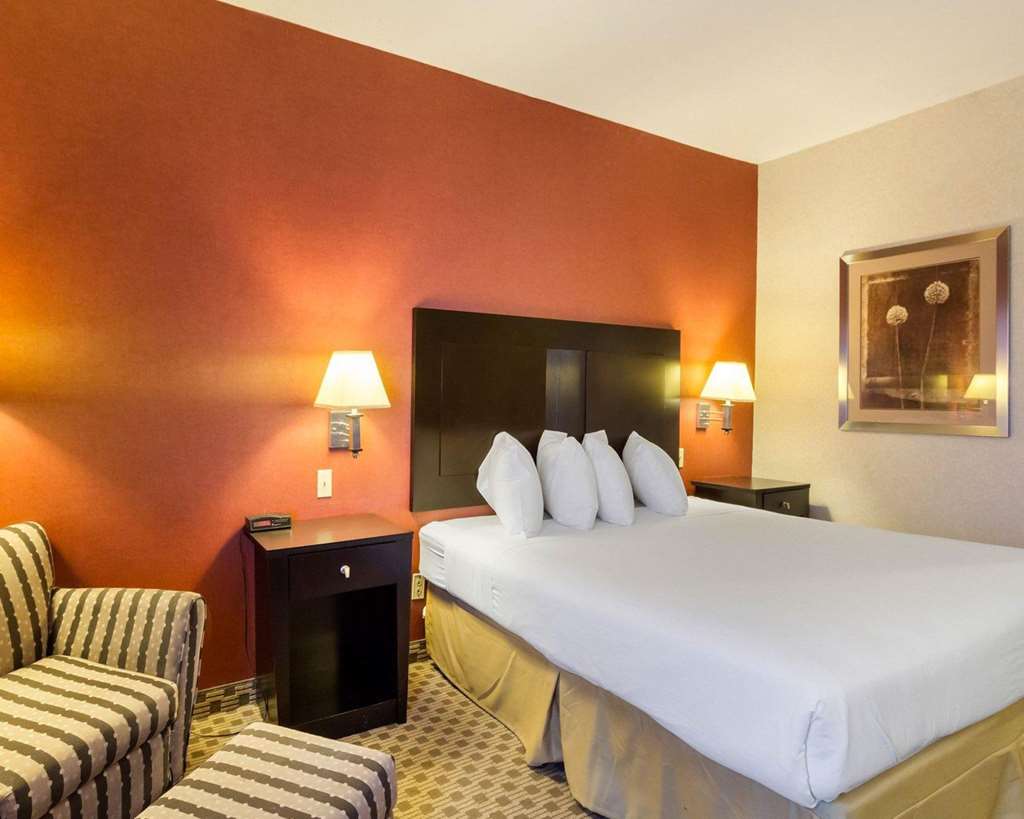 Quality Inn & Suites Oakwood Village Cleveland South - photo 17