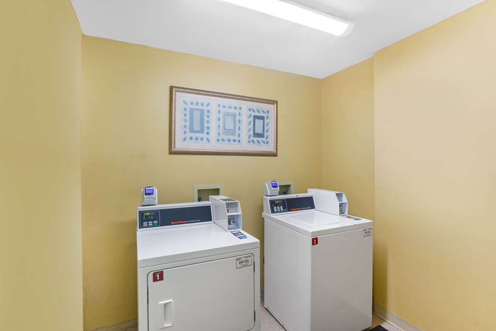 La Quinta Inn & Suites by Wyndham Sarasota Downtown - photo 38